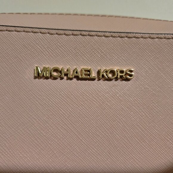 Michael Kors Outlet Light Pink Purse - Picture 4 of 13